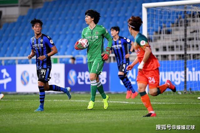 TT与莫布利、加兰共乘私人飞机深化队友情